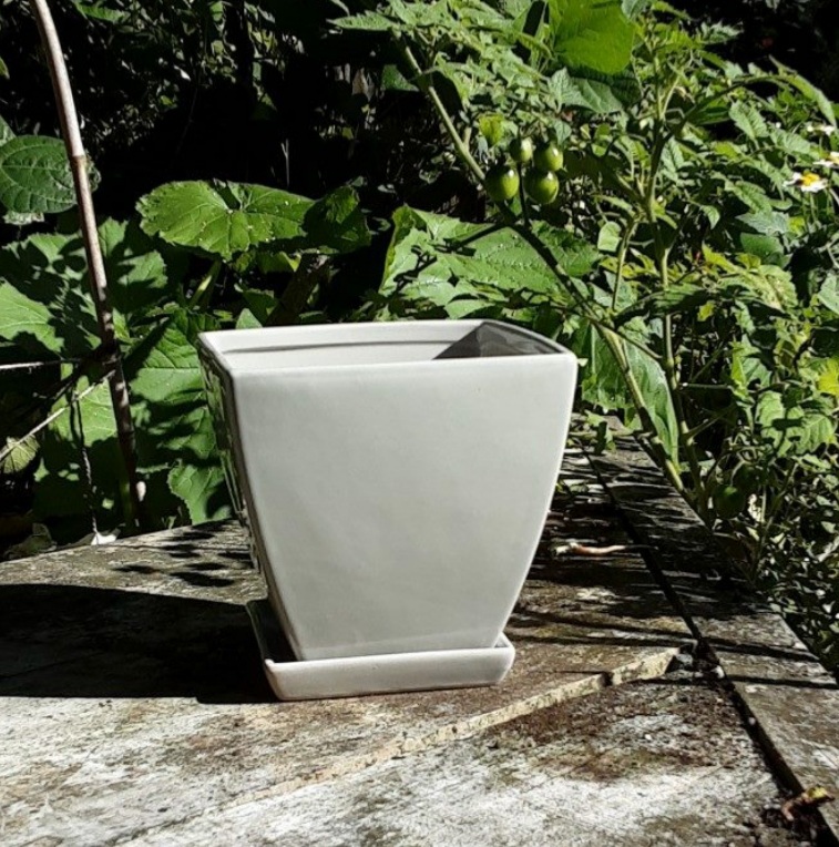 Small square ceramic pot, grey